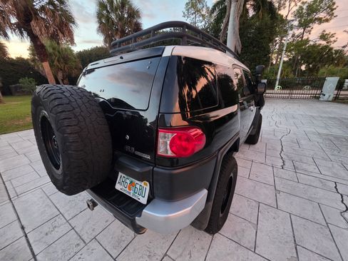 Used 2008 Toyota FJ Cruiser Sport Utility 2D image 5