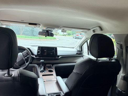 Used 2022 Toyota Sienna LE FWD image 10