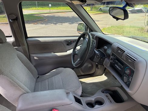 Used 1995 Chevrolet S10 Pickup LS RWD image 10