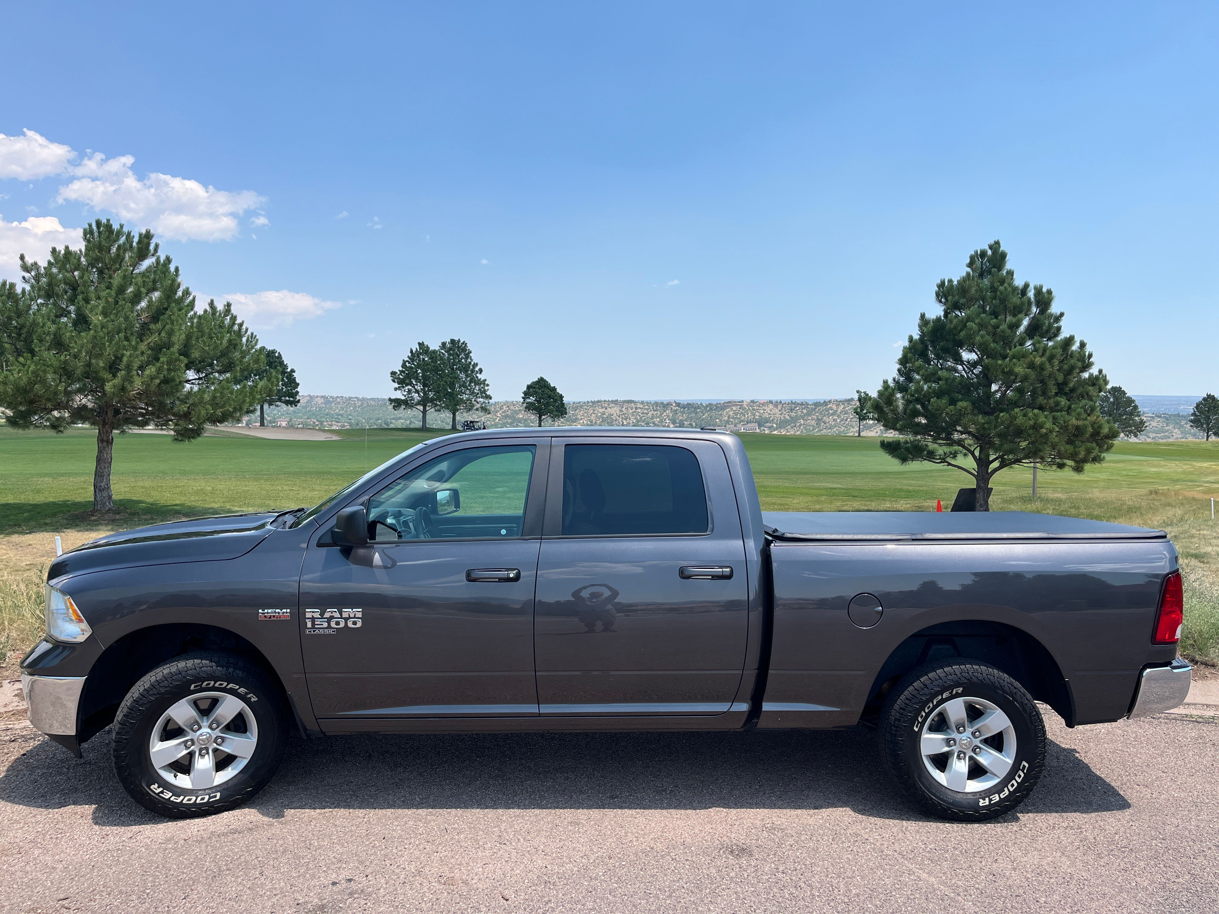Used 2019 RAM 1500 Classic SLT AWD/4WD image 18