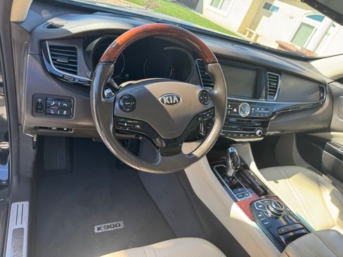 Used 2016 Kia K900 Luxury w/ Luxury VIP Package image 10