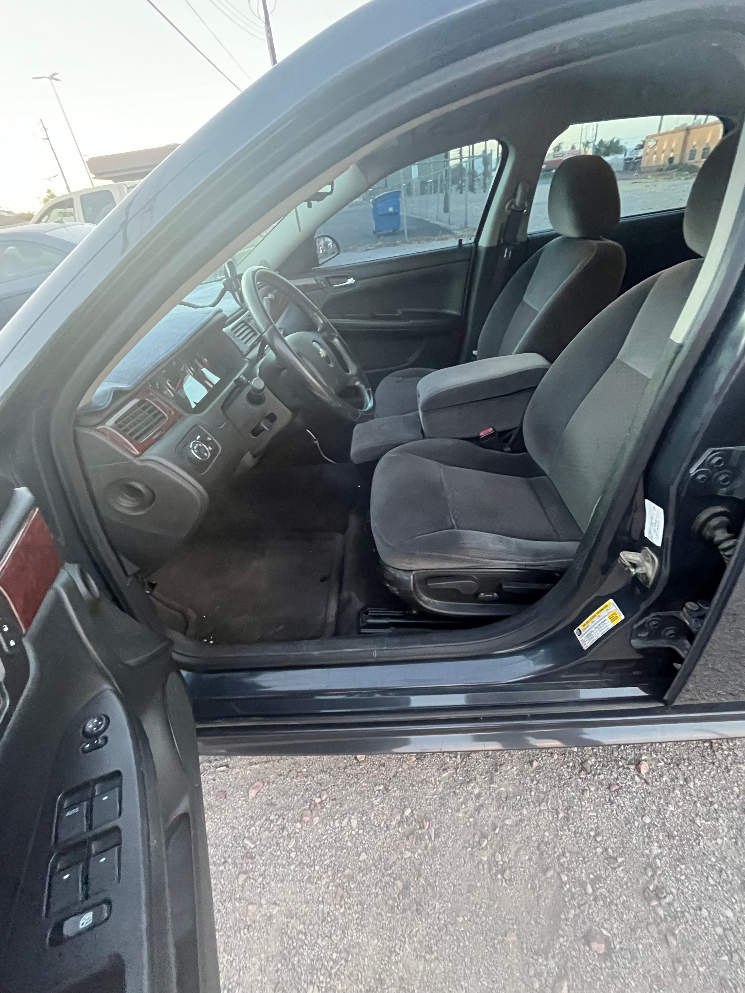 Used 2009 Chevrolet Impala LT FWD image 14