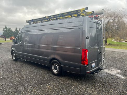 Used 2021 Mercedes-Benz Sprinter 2500 image 5