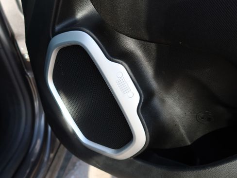 Used 2019 Jeep Renegade Latitude image 23