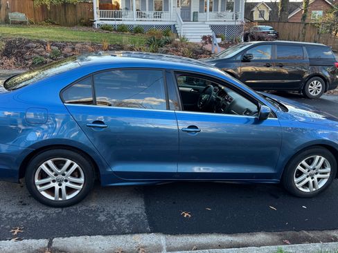 Used 2017 Volkswagen Jetta S image 4