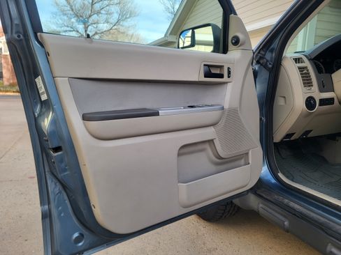 Used 2011 Ford Escape XLT w/ Cargo Pkg image 11