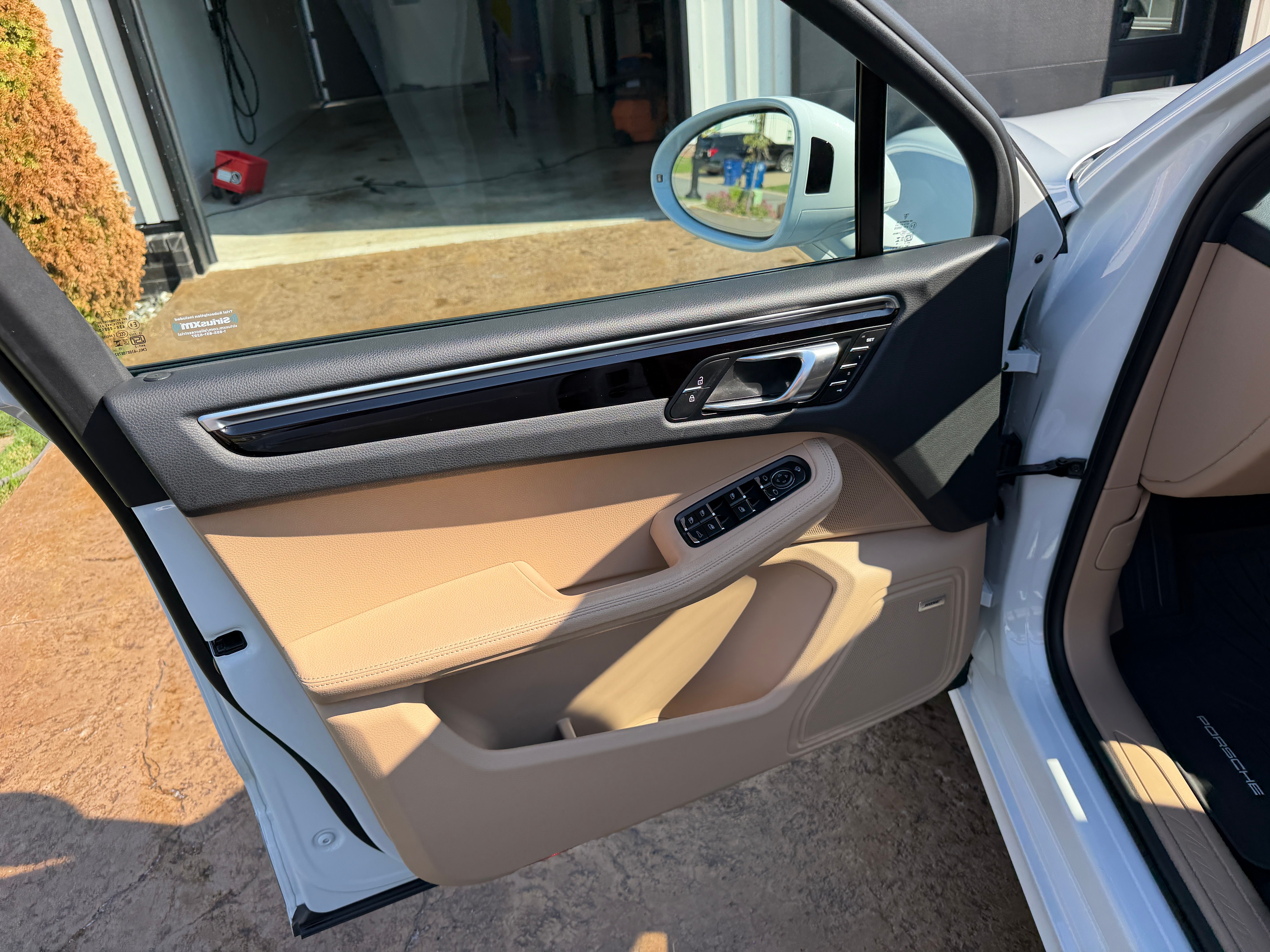 Used 2024 Porsche Macan AWD/4WD image 17