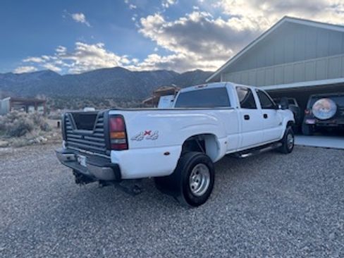 Used 2004 Chevrolet Silverado 3500 4x4 Crew Cab w/ Heavy-Duty Power Package image 2
