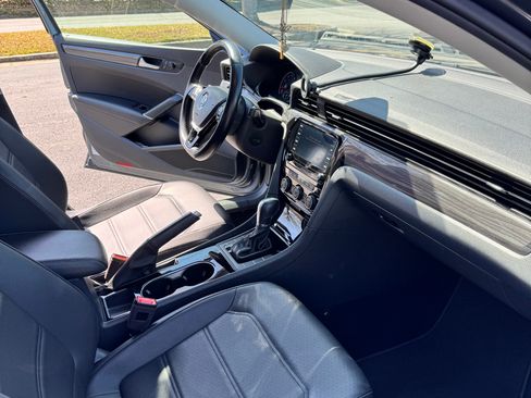 Used 2020 Volkswagen Passat 2.0T SE image 8