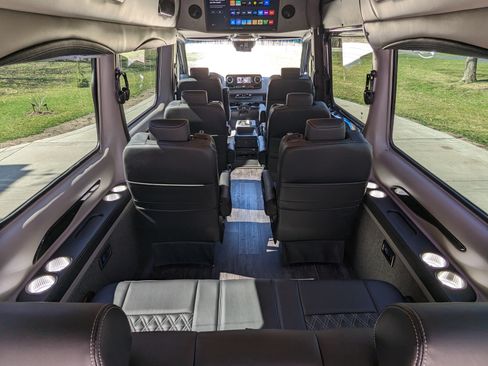 Used 2022 Mercedes-Benz Sprinter 2500 image 13