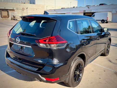 Used 2018 Nissan Rogue S AWD/4WD image 8
