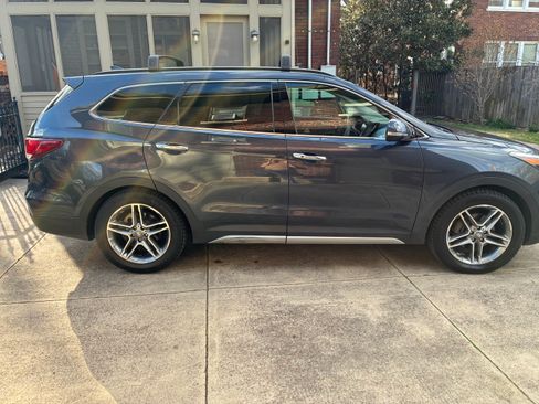 Used 2017 Hyundai Santa Fe Limited image 4