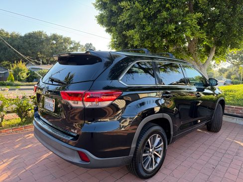 Used 2017 Toyota Highlander XLE FWD image 6