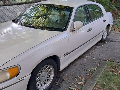 Used 1998 Lincoln Town Car Signature
