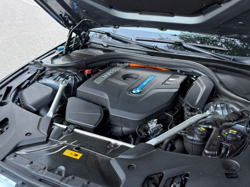 Used 2018 BMW 530e w/ Premium Package 2 image 12