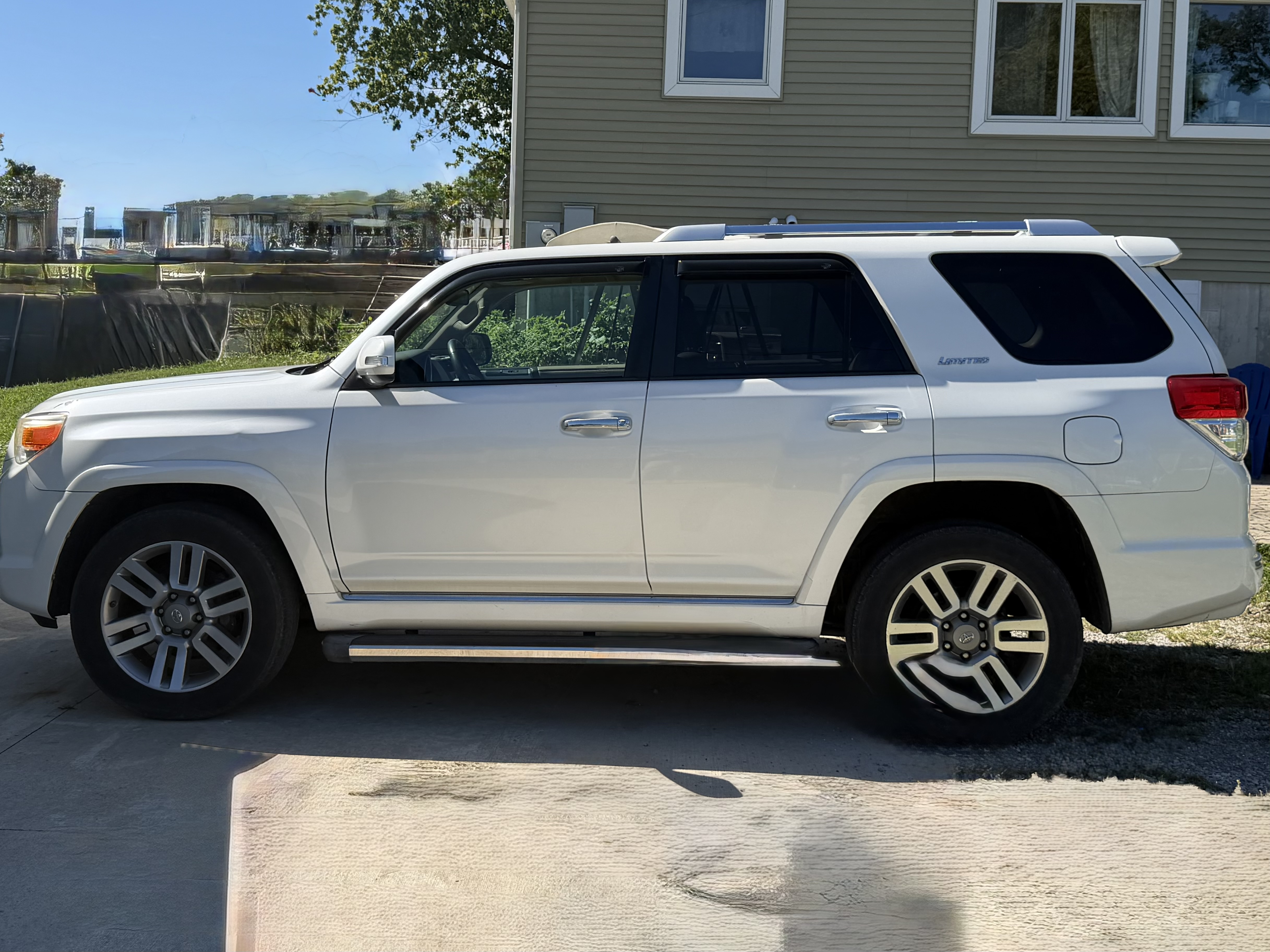 Used 2011 Toyota 4Runner Limited AWD/4WD image 6