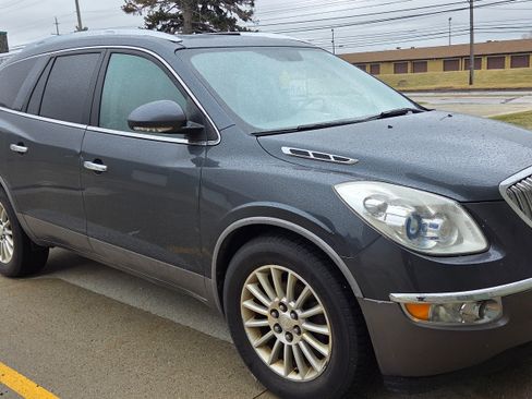 Used 2011 Buick Enclave CXL image 2