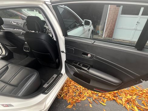Used 2015 Kia K900 Premium w/ Interior Highline Package image 10