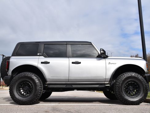 Used 2022 Ford Bronco Badlands image 17