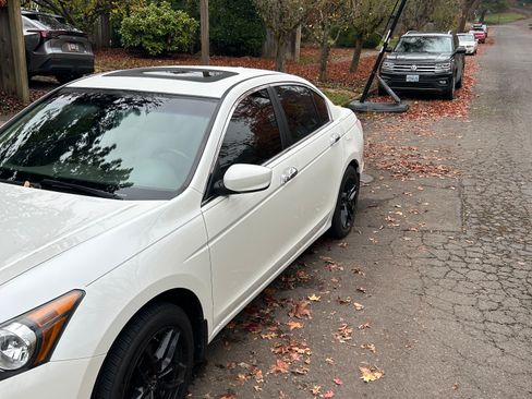 Used 2010 Honda Accord EX-L image 5