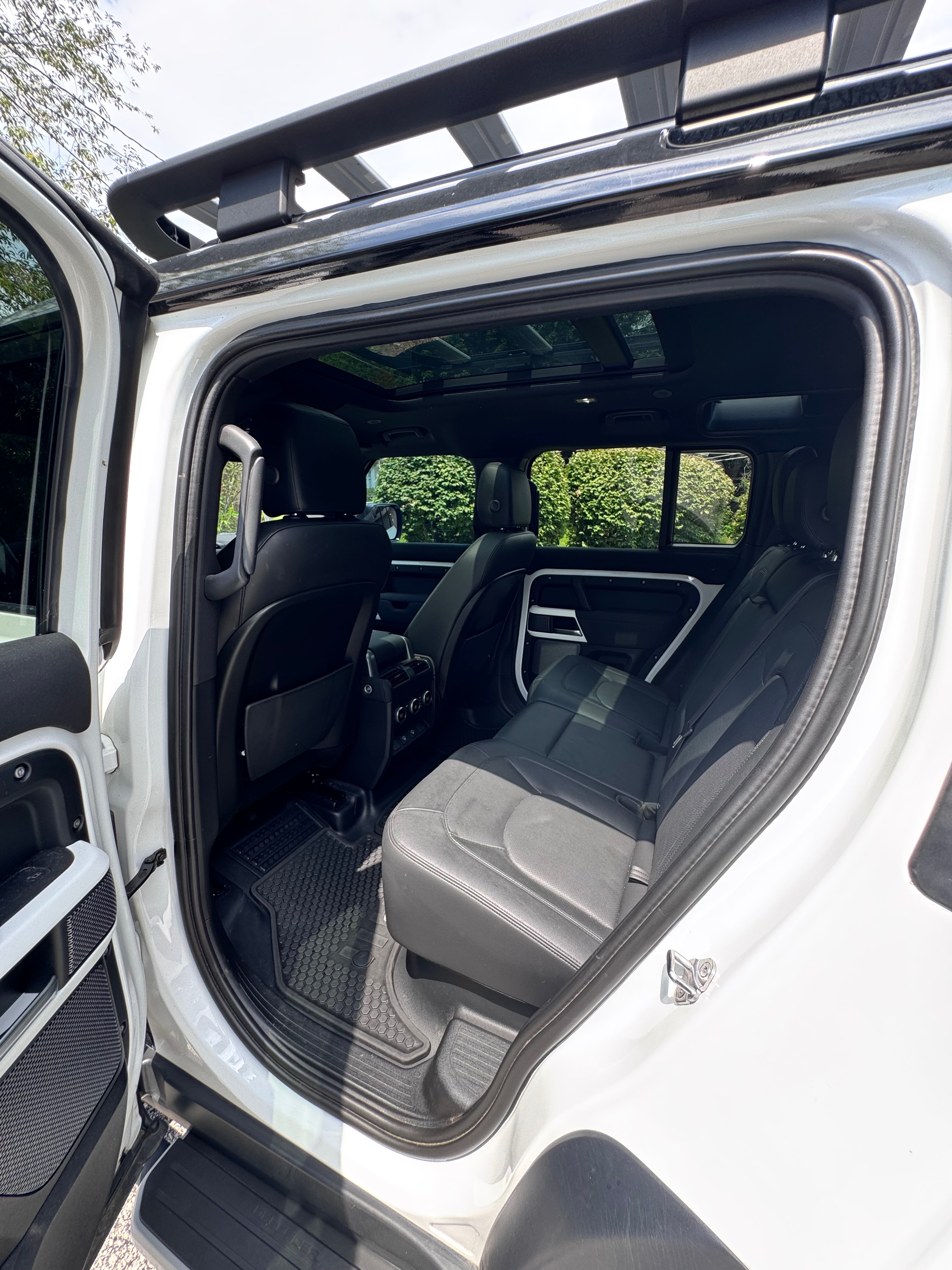 Used 2023 Land Rover Defender 110 S AWD/4WD image 28