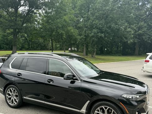 Used 2021 BMW X7 xDrive40i w/ Premium Package AWD/4WD image 2