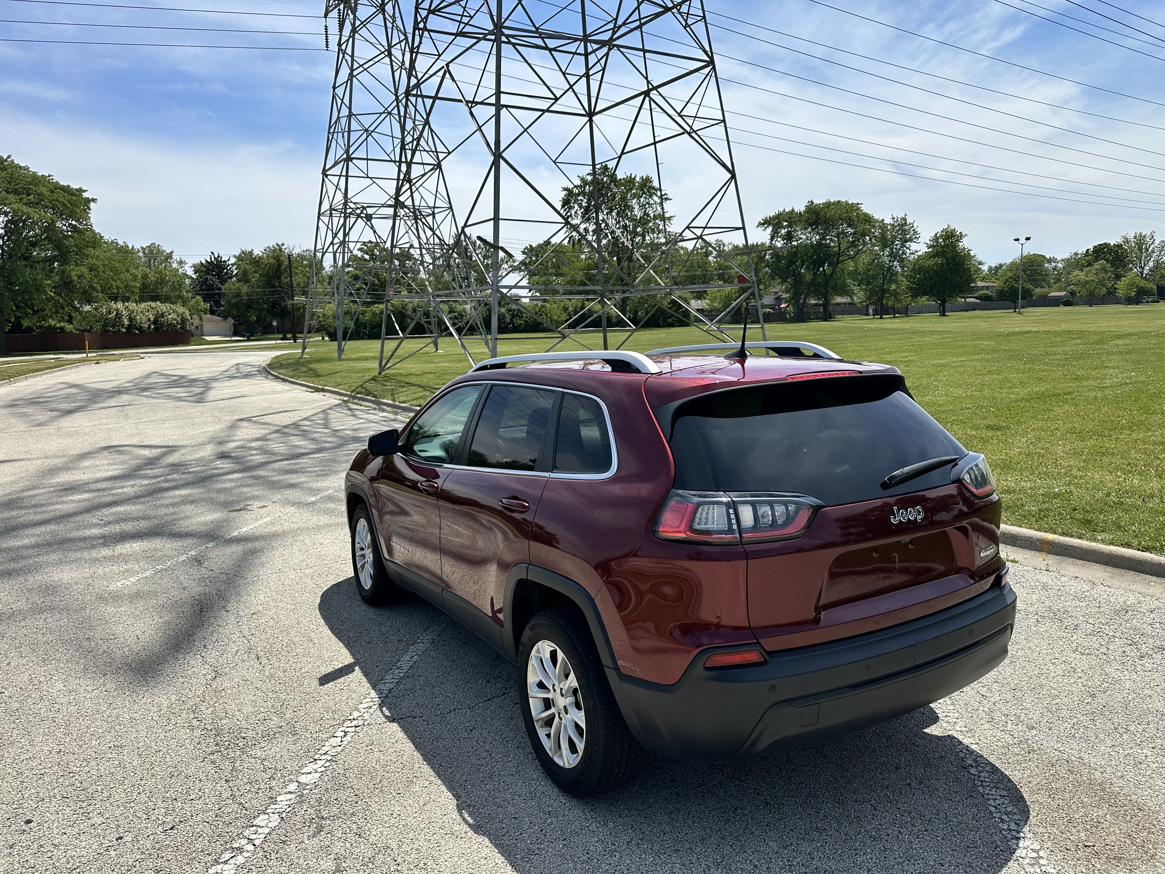 Used 2019 Jeep Cherokee Latitude w/ Cold Weather Group FWD image 8