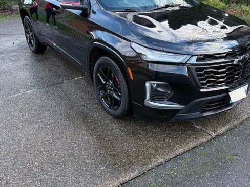 Used 2022 Chevrolet Traverse Premier w/ Redline Edition image 5