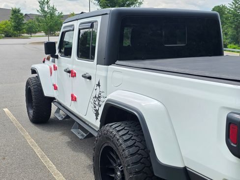 Used 2021 Jeep Gladiator Sport image 6