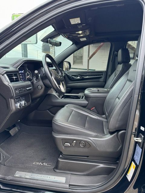 Used 2021 GMC Yukon Denali w/ Denali Premium Package AWD/4WD image 13