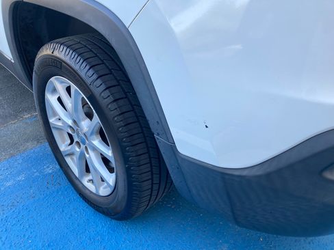 Used 2016 Jeep Cherokee Latitude w/ Comfort/Convenience Group image 17