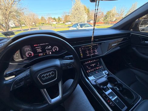 Used 2019 Audi Q8 Premium Plus w/ Premium Plus image 11