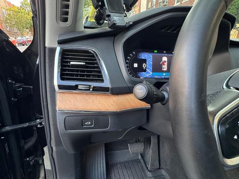 Used 2025 Volvo XC90 B5 Plus AWD/4WD image 28