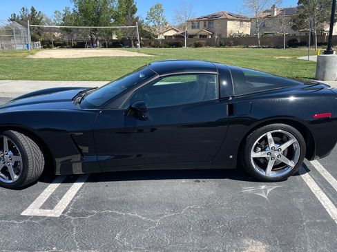 Used 2007 Chevrolet Corvette Coupe w/ Preferred Equipment Group image 1