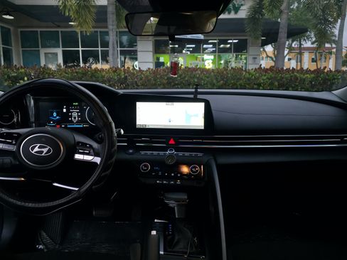 Used 2024 Hyundai Elantra SEL image 11