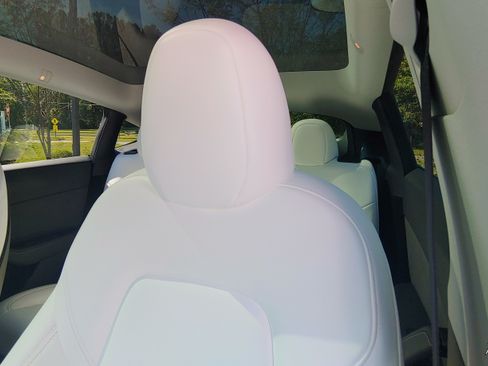 Used 2025 Tesla Model Y Performance image 9