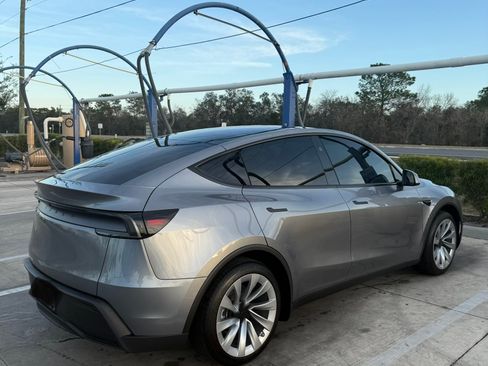 Used 2026 Tesla Model Y 2WD image 1