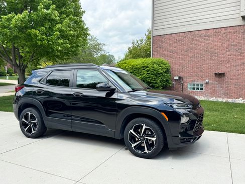Used 2022 Chevrolet TrailBlazer RS FWD image 1