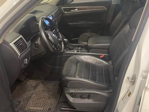 Used 2018 Volkswagen Atlas SEL Premium image 16