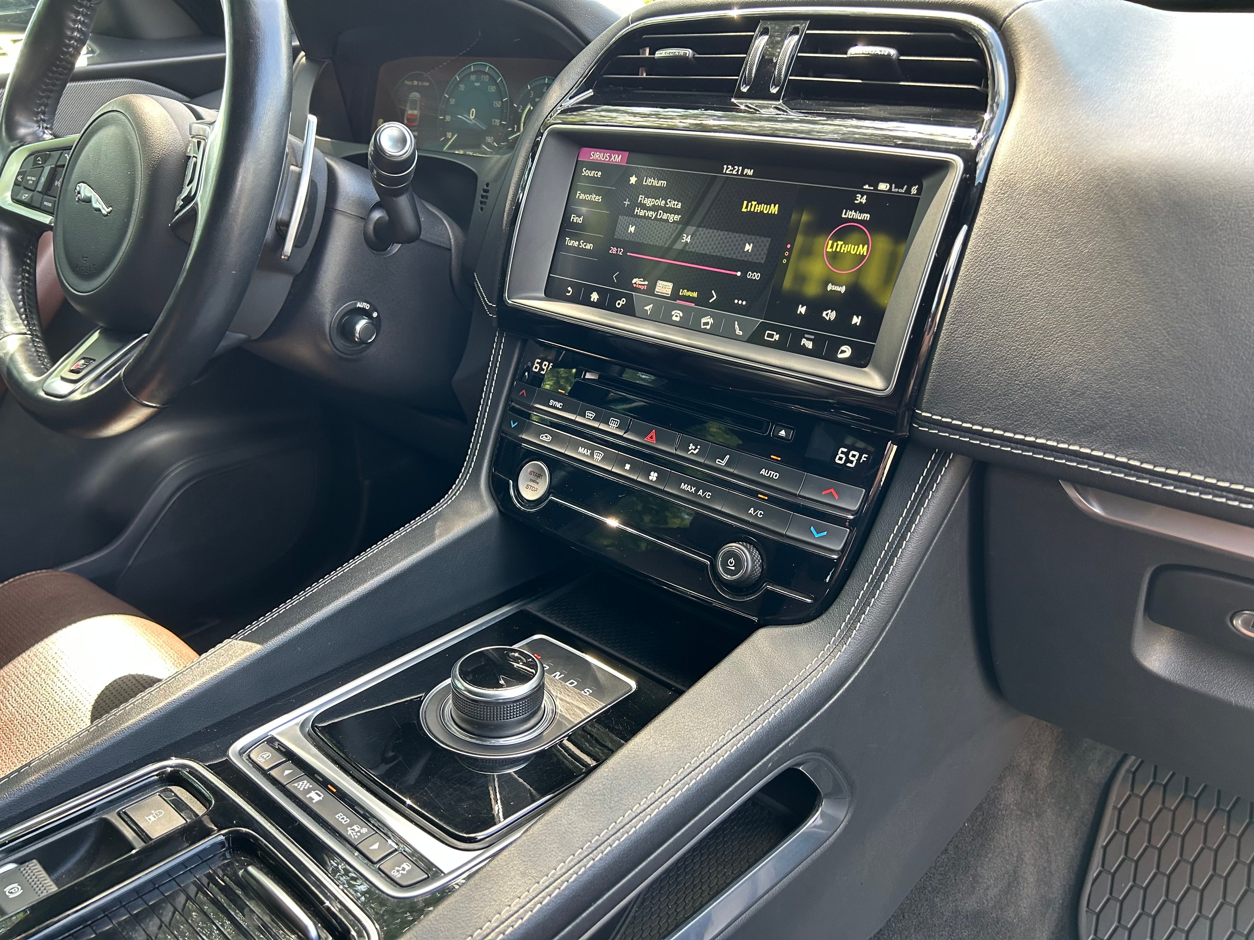 Used 2018 Jaguar F-PACE S AWD/4WD image 17