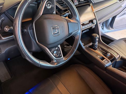 Used 2018 Honda Civic EX-L image 10