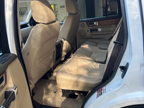 Used 2016 Land Rover LR4 HSE Silver Edition image 9