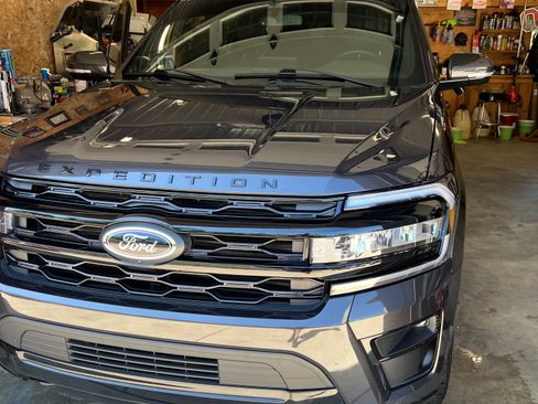 Used 2024 Ford Expedition Limited AWD/4WD image 1