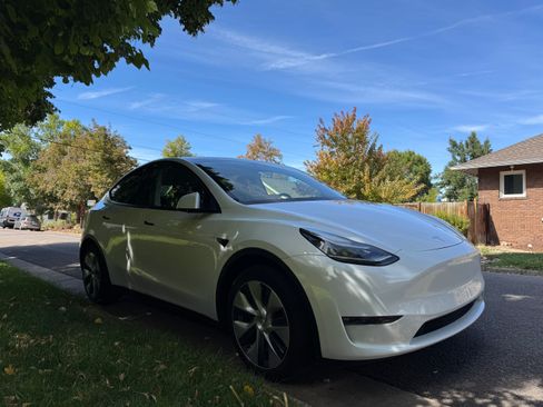 Used 2020 Tesla Model Y Long Range image 2