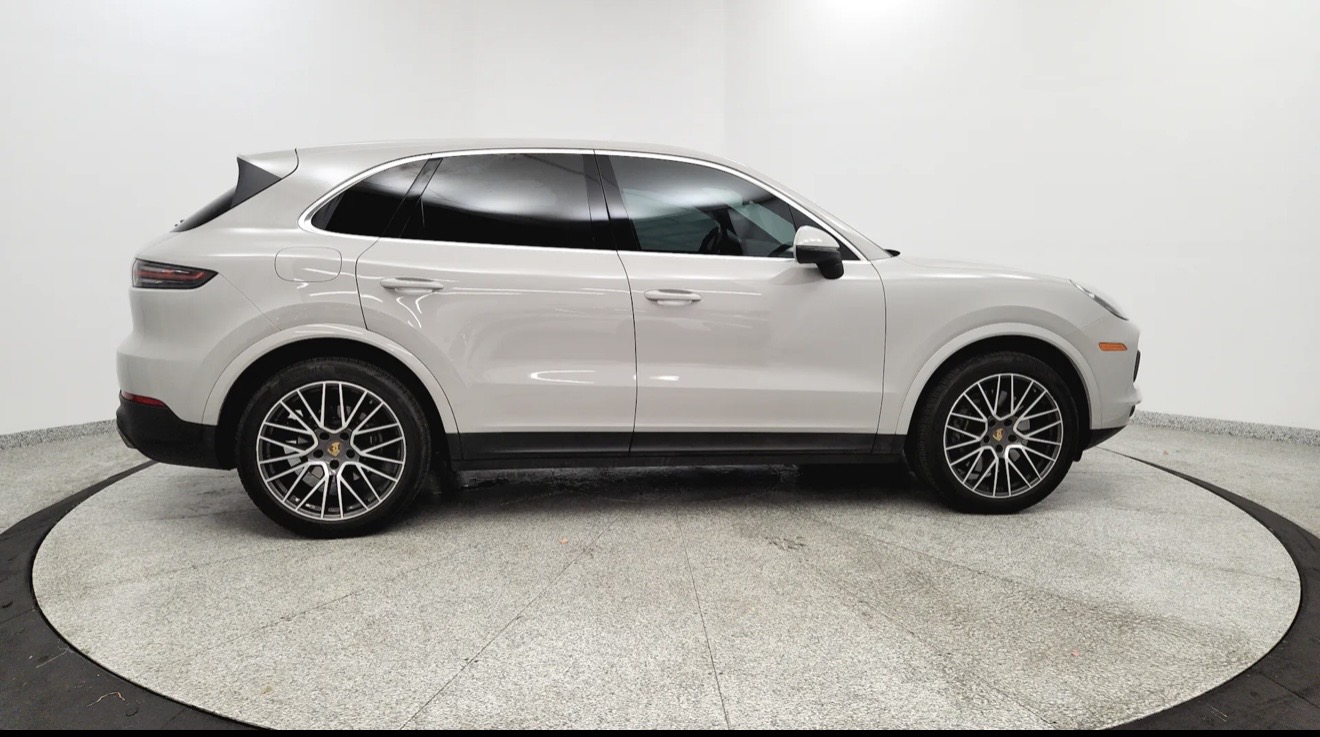 Used 2022 Porsche Cayenne Platinum Edition AWD/4WD image 1