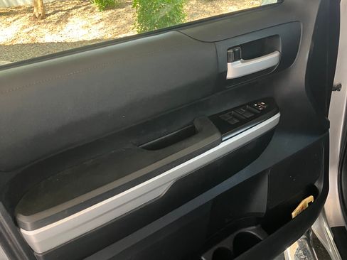 Used 2014 Toyota Tundra SR5 w/ SR5 Upgrade Package RWD image 8