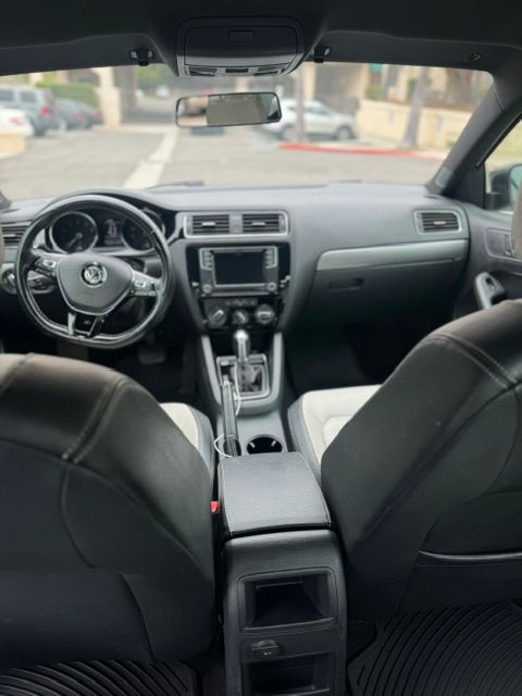 Used 2016 Volkswagen Jetta Sport w/ Lighting Package FWD image 11