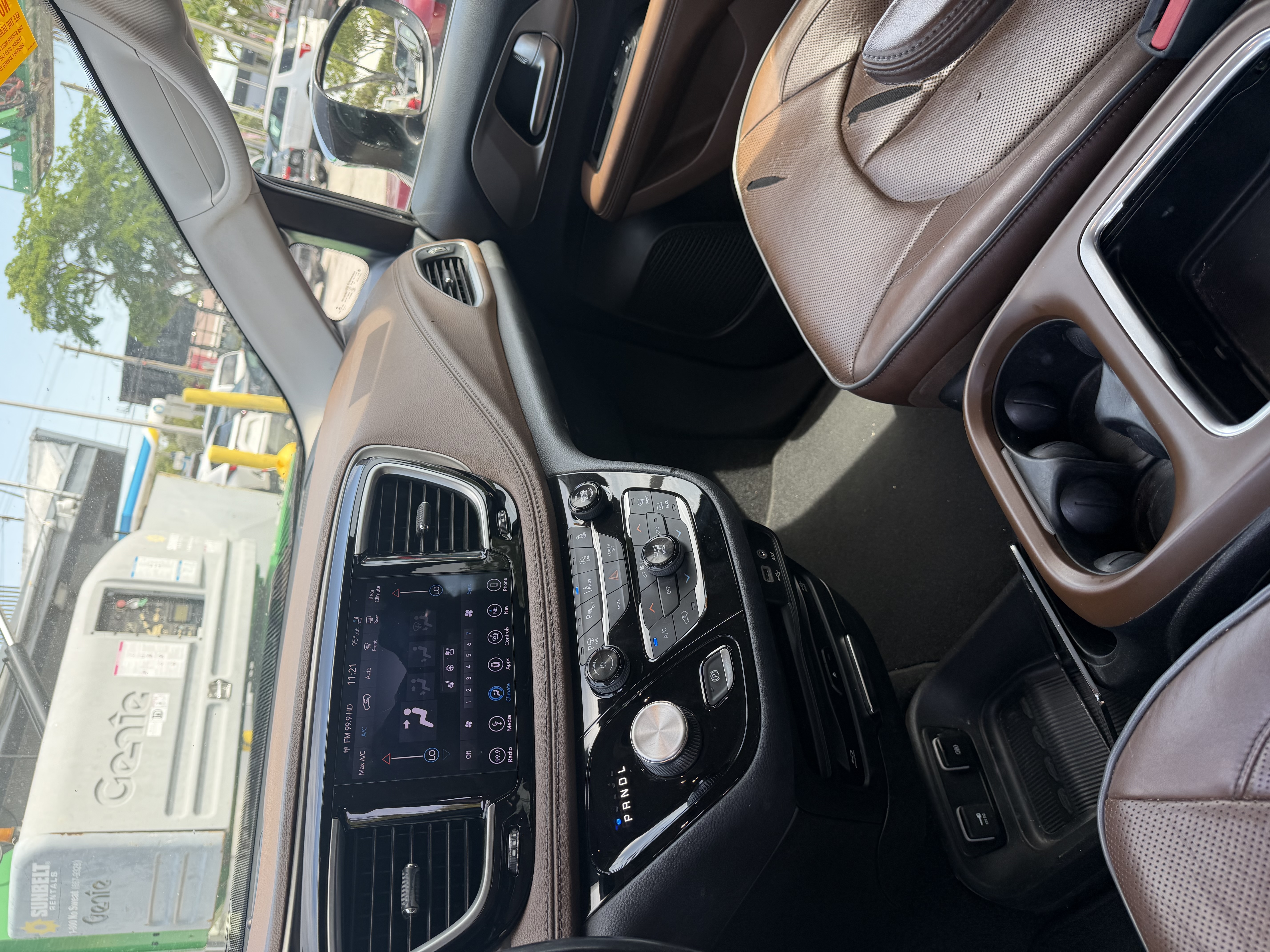 Used 2018 Chrysler Pacifica Limited w/ Advanced Safetytec Group FWD image 14