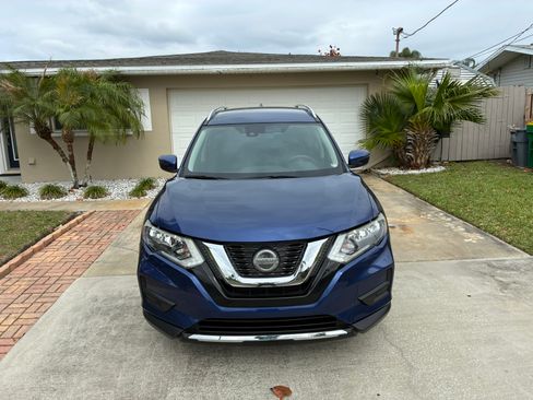 Used 2020 Nissan Rogue SV image 5