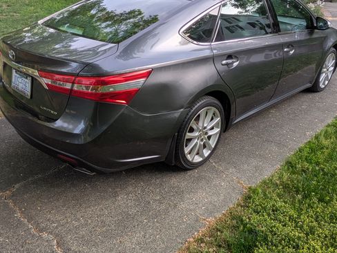 Used 2013 Toyota Avalon Limited FWD image 2